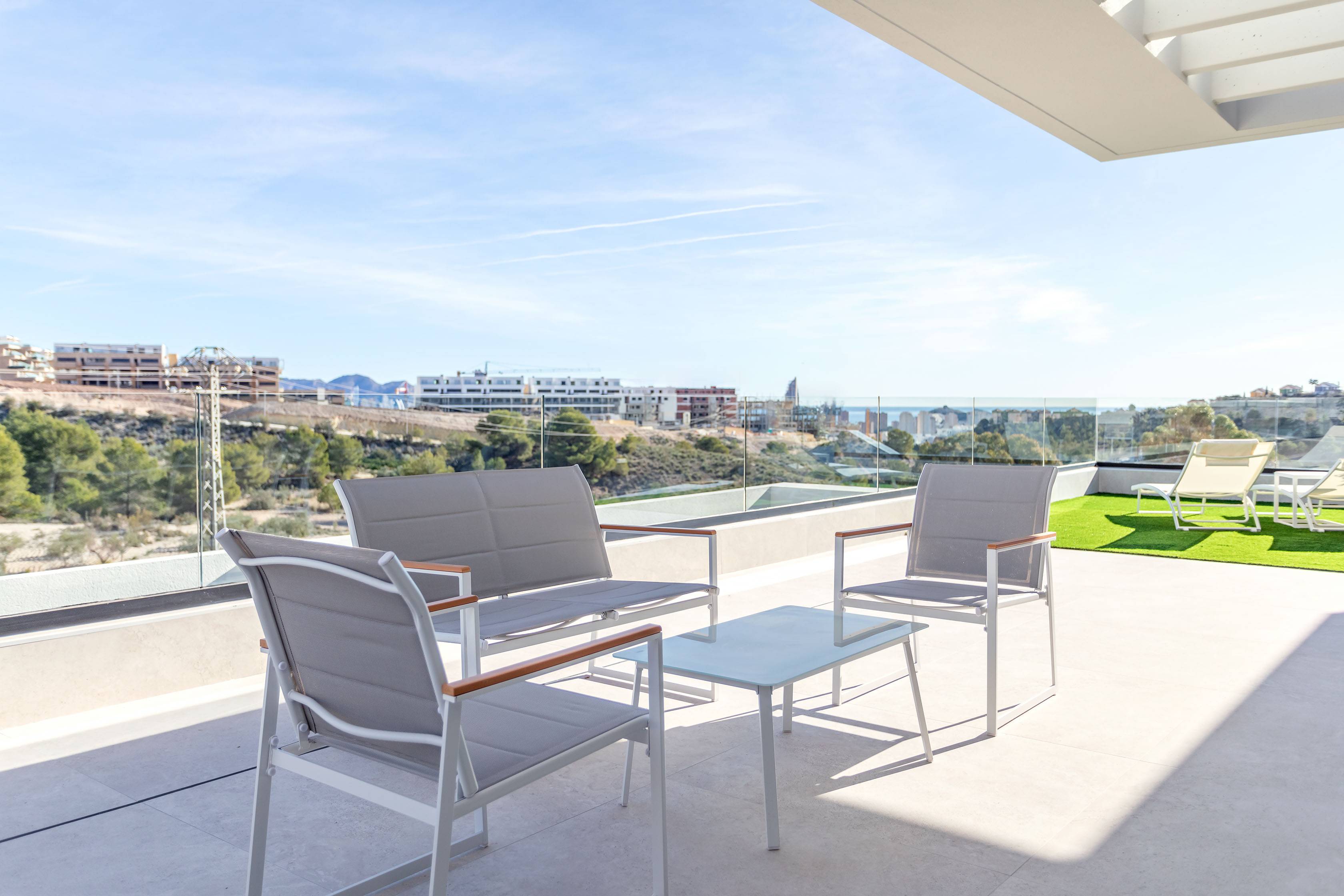 Spectacular terraces with sea views & the Benidorm skyline