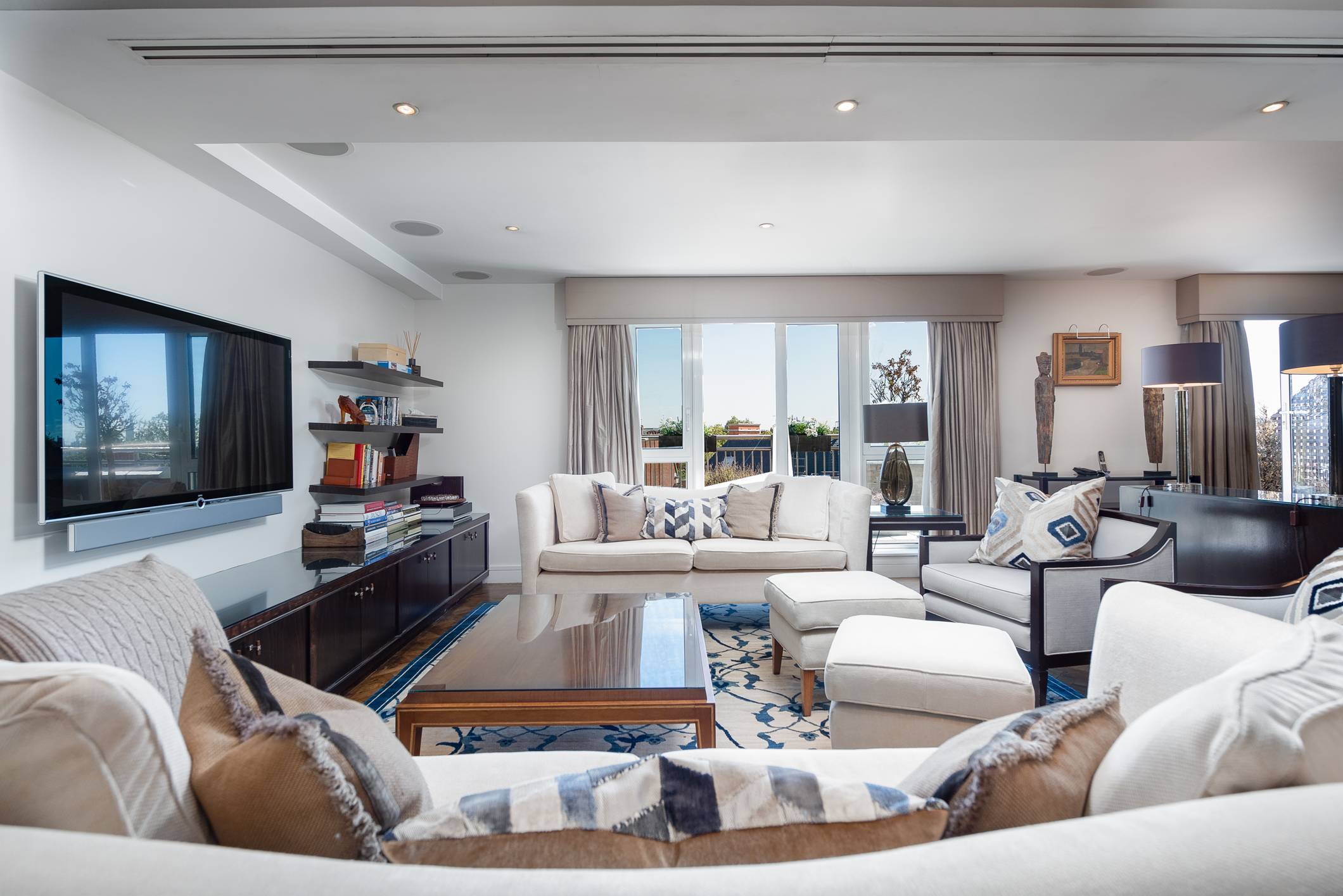 A sensational three bedroom penthouse situated in the heart of Knightsbridge, and steps away from Harrods