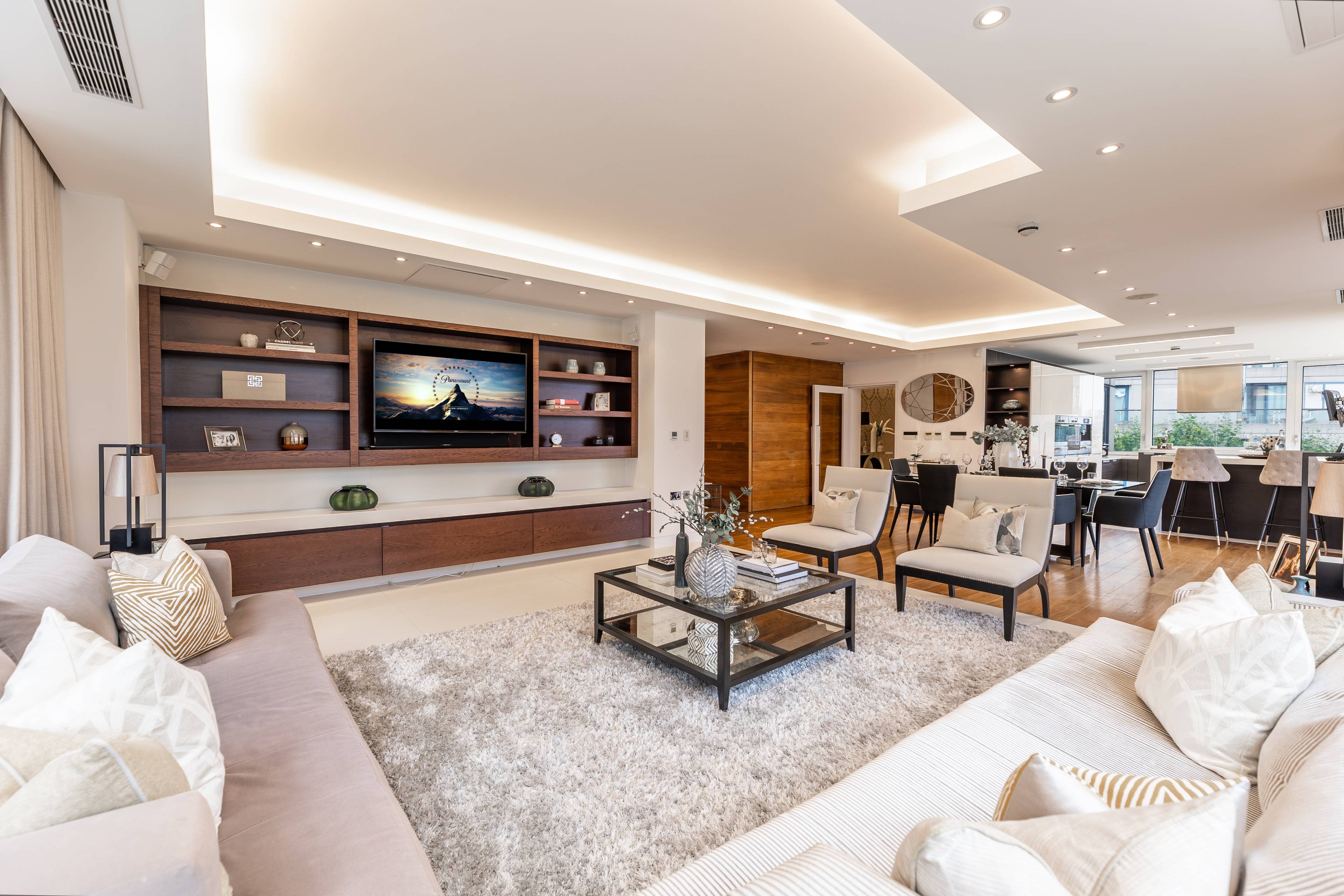 A Spectacular lateral three-bedroom apartment in the prestigious Belvedere development in Chelsea Harbour.