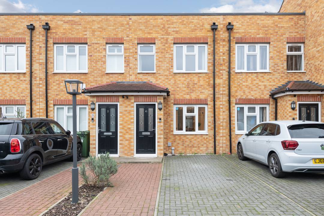 Stylish 2021-Built Mews Home with Garden Office in the Heart of Plumstead