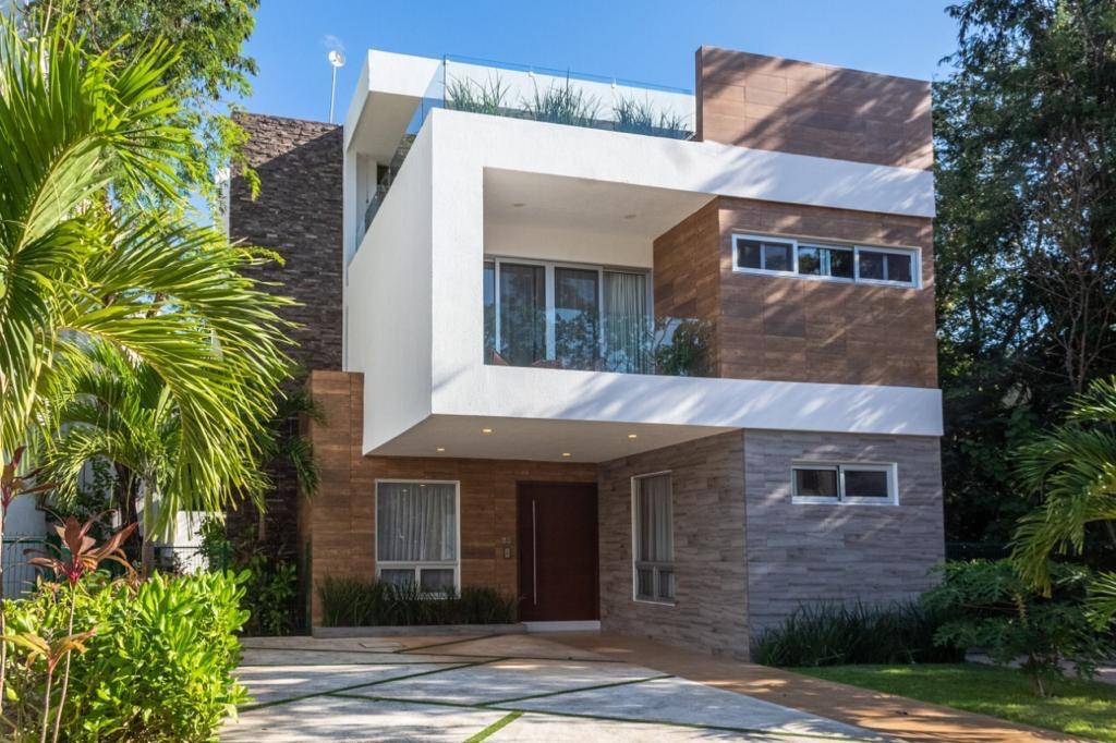 4 bedrooms house with pool in Playa del Carmen