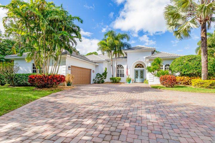 6483 Fox Run Circle
