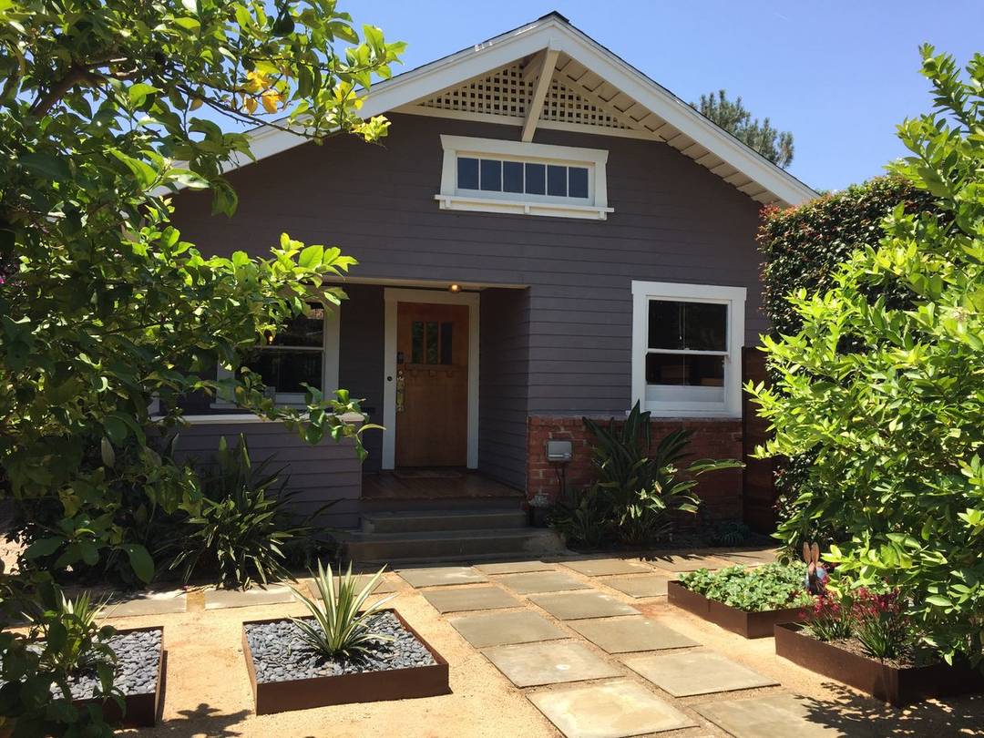AWESOME PRIVATE 2BR 1BA + SLEEP LOFT HOLLYWOOD COMPOUND W/PARKING, ROOF DECK FRONT/BACK YARDS, LAUNDRY - MUST SEE!