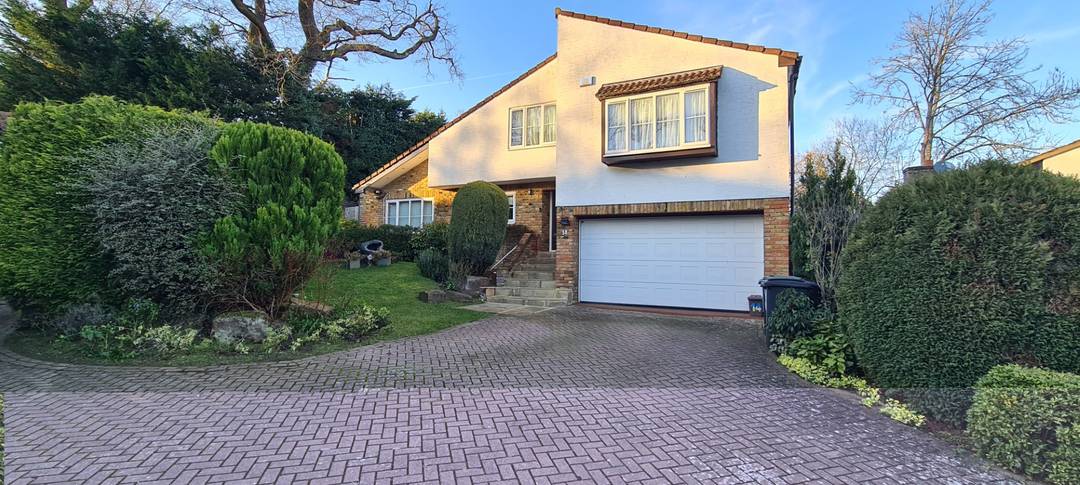 Rare Detached Family Home with Double Garage on a Quiet Cul-de-Sac near Kingston Hill and Richmond Park