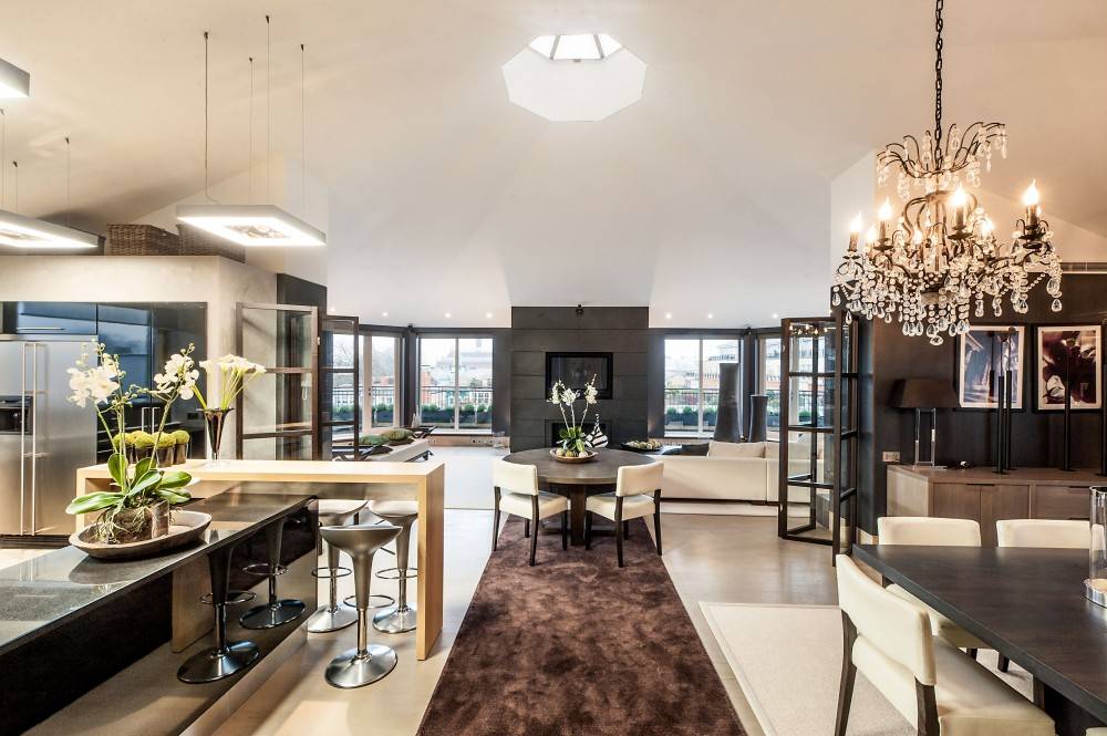 4-Bed Duplex Penthouse in Chelsea with 2 car spaces
