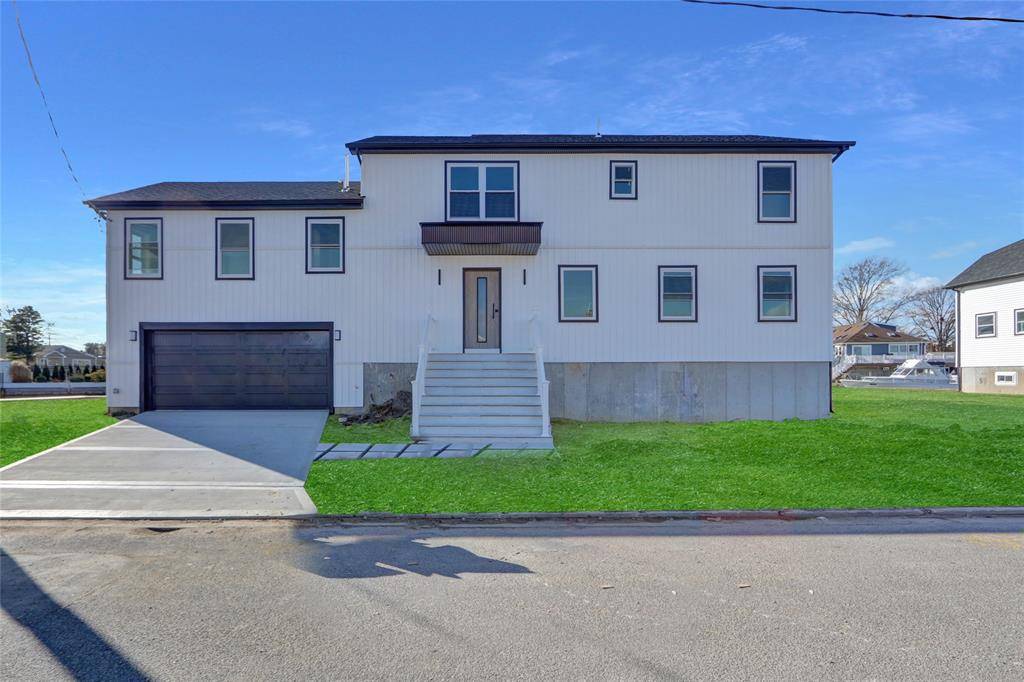 Raised Water Front Boaters Paradise in South Lindenhurst