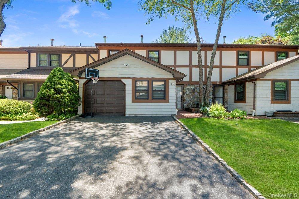 Elegant, Newly Updated  Move-in Ready Townhouse in Woodbury Village
