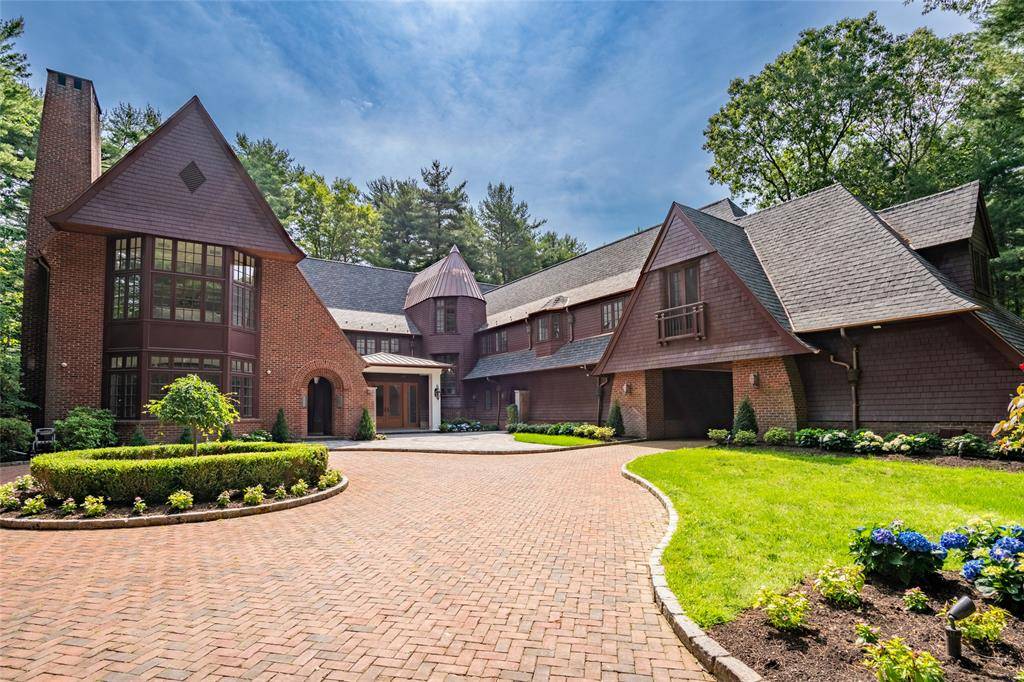 Exceptional 10,500 sq. ft. Estate in the heart of Upper Brookville