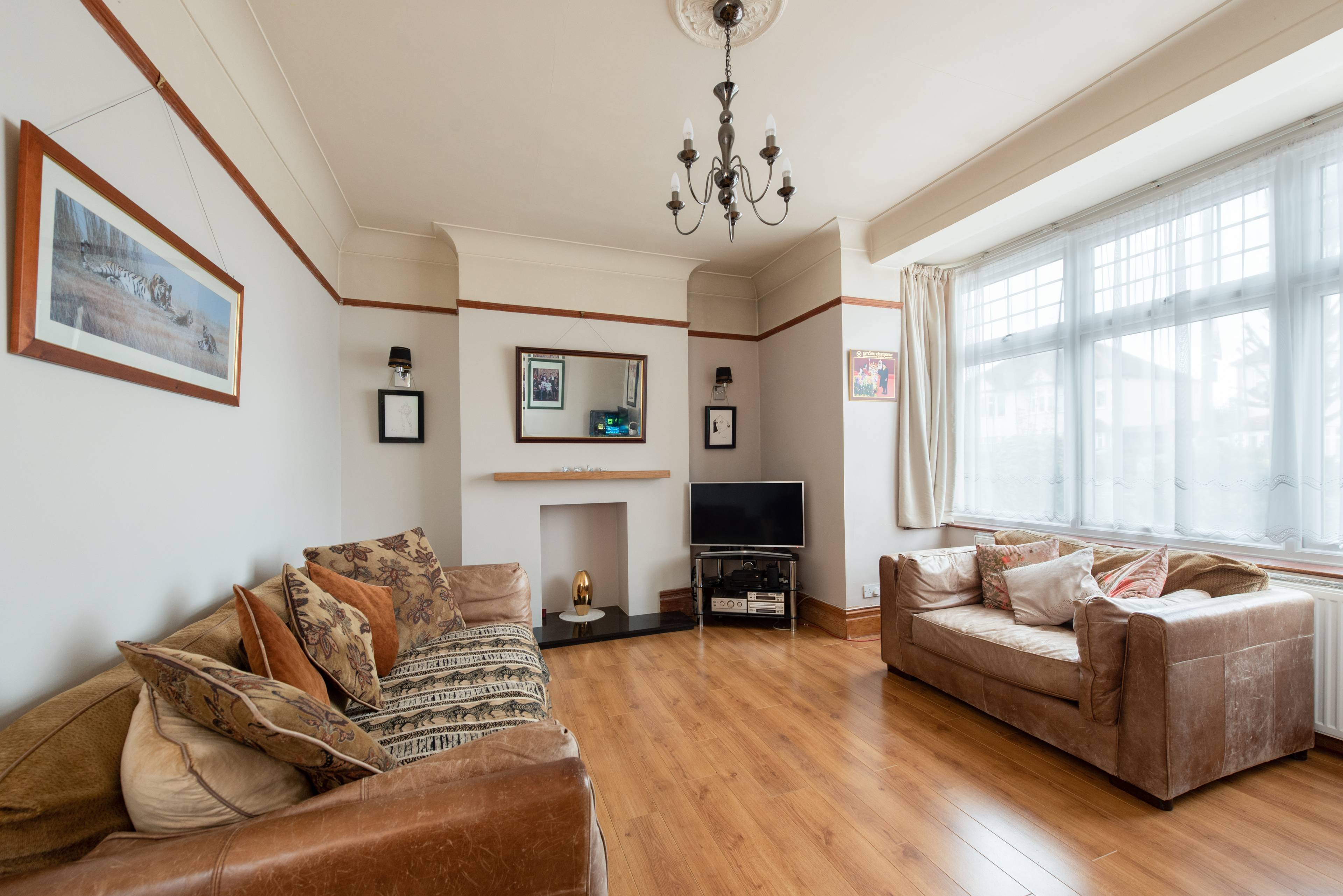 4 bedroom Semi-detached house in New Eltham