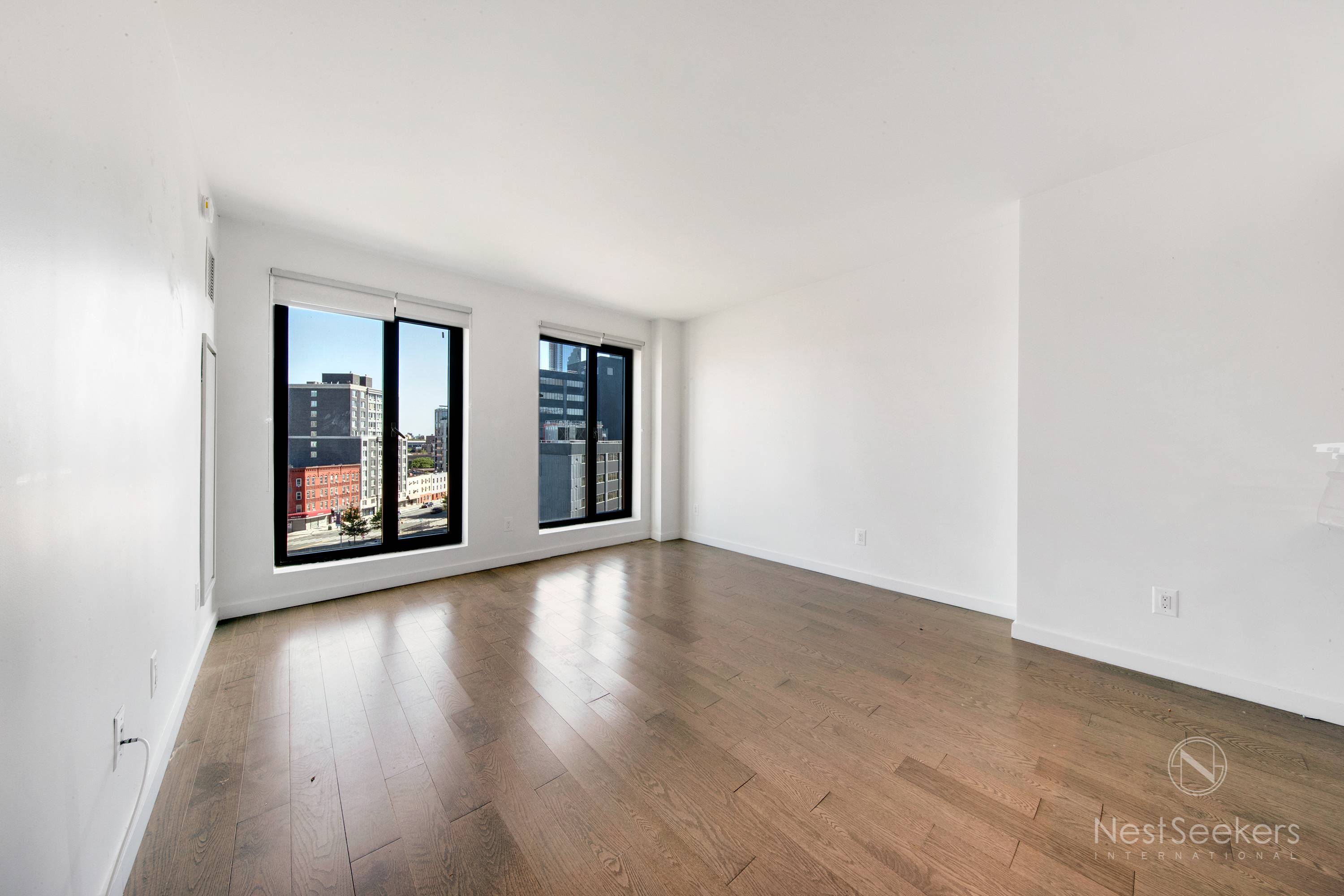 Grand Two Bedroom w/ Breathtaking Bridge & NYC Views - Washer Dryer In-Unit -No Broker Fee