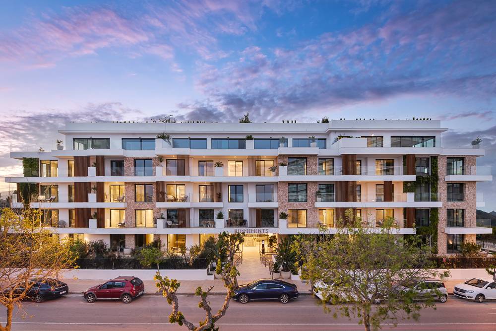 HIPPIEMENTS - EXCLUSIVE LUXURY 3 BEDROOM 3.5 BATHROOMS PENTHOUSE WITH SEA + HILLS VIEWS