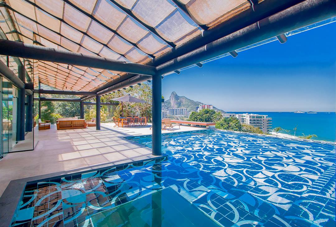 Luxury 4 bedroom ocean view villa in Joa