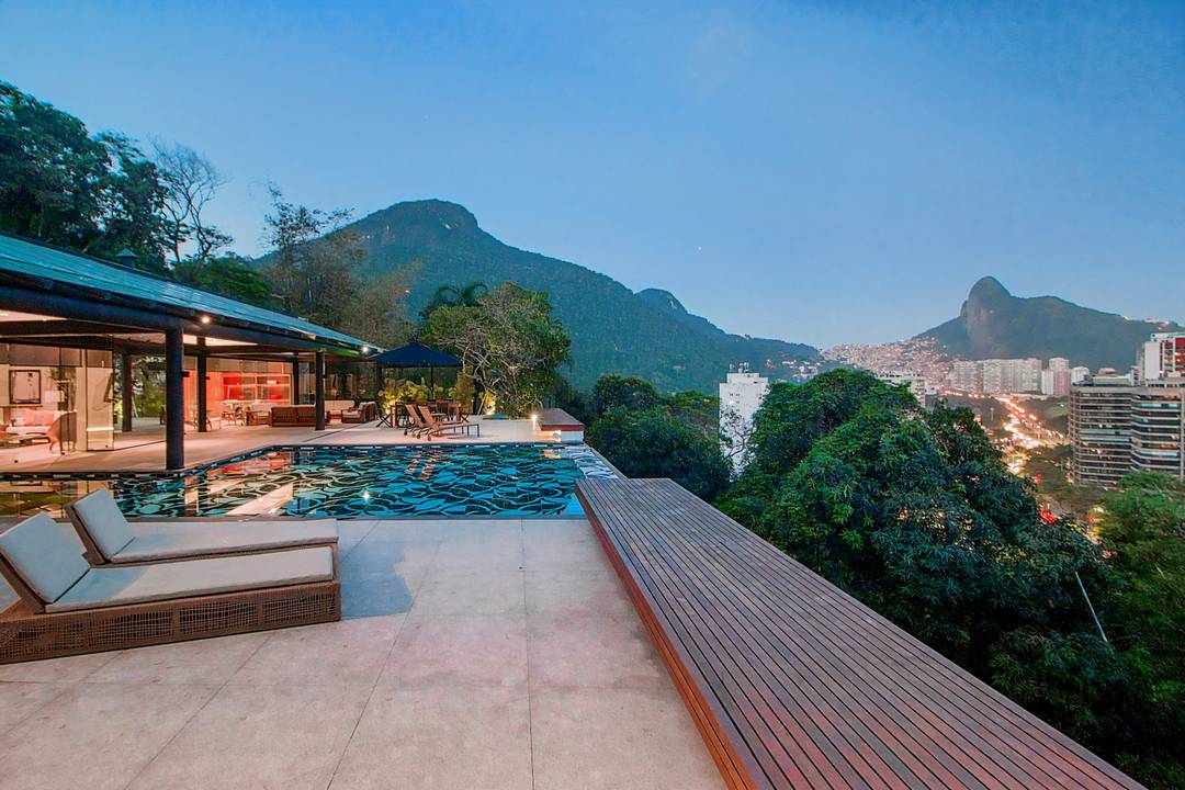 Luxury 4 bedroom villa with ocean views in São Conrado