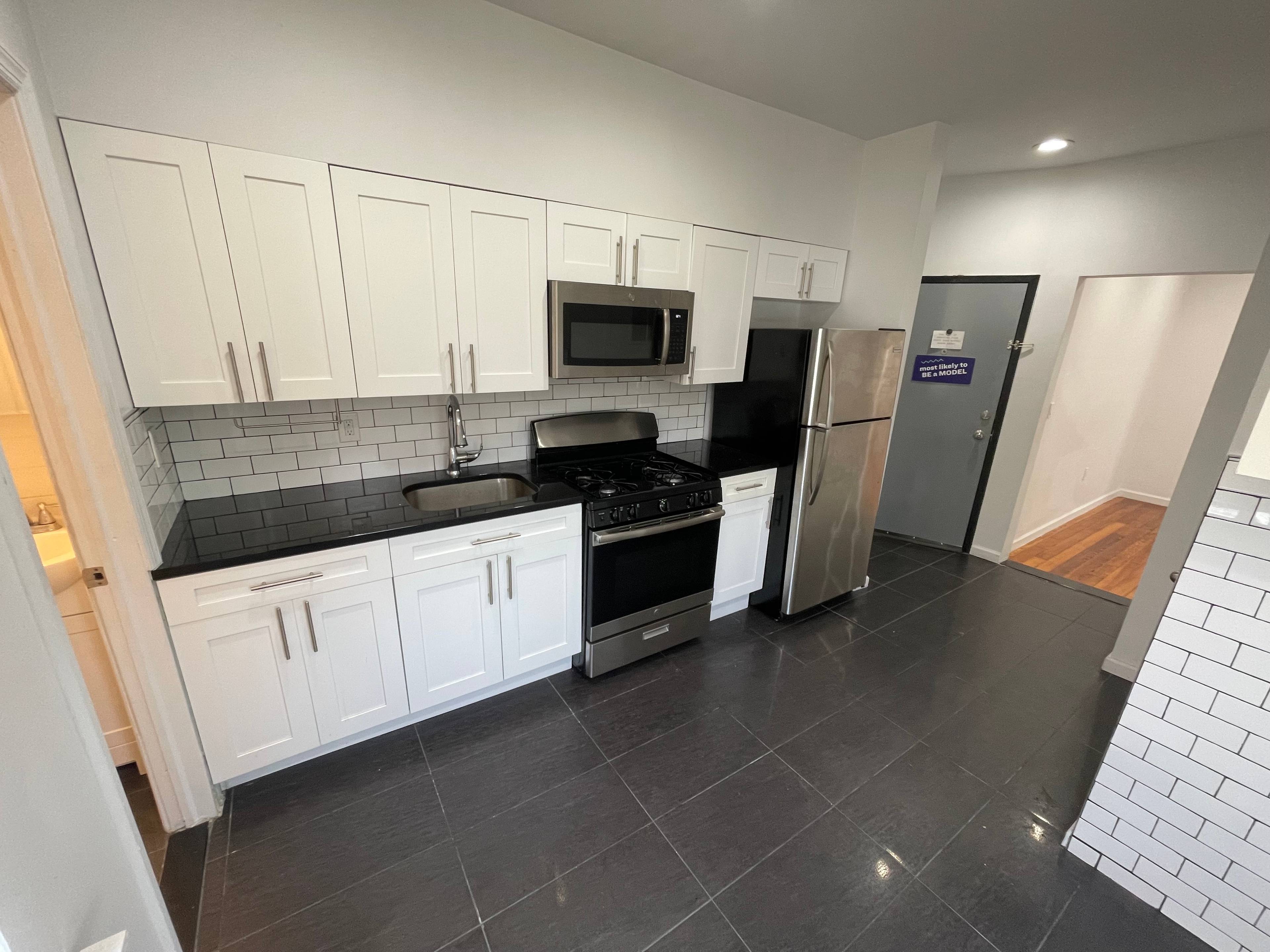 Large 2 Bedroom near Light Rail!
