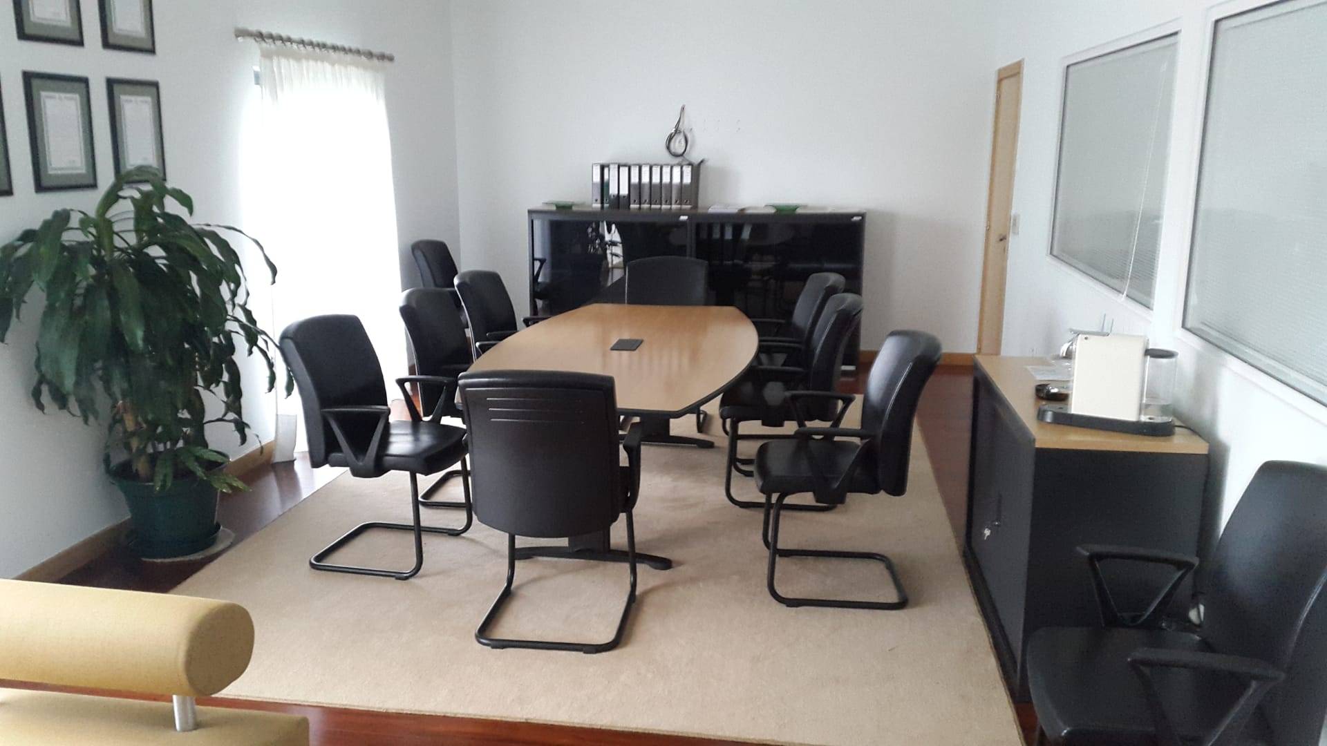 Asset for sale-leaseback  6% yield -  Azores