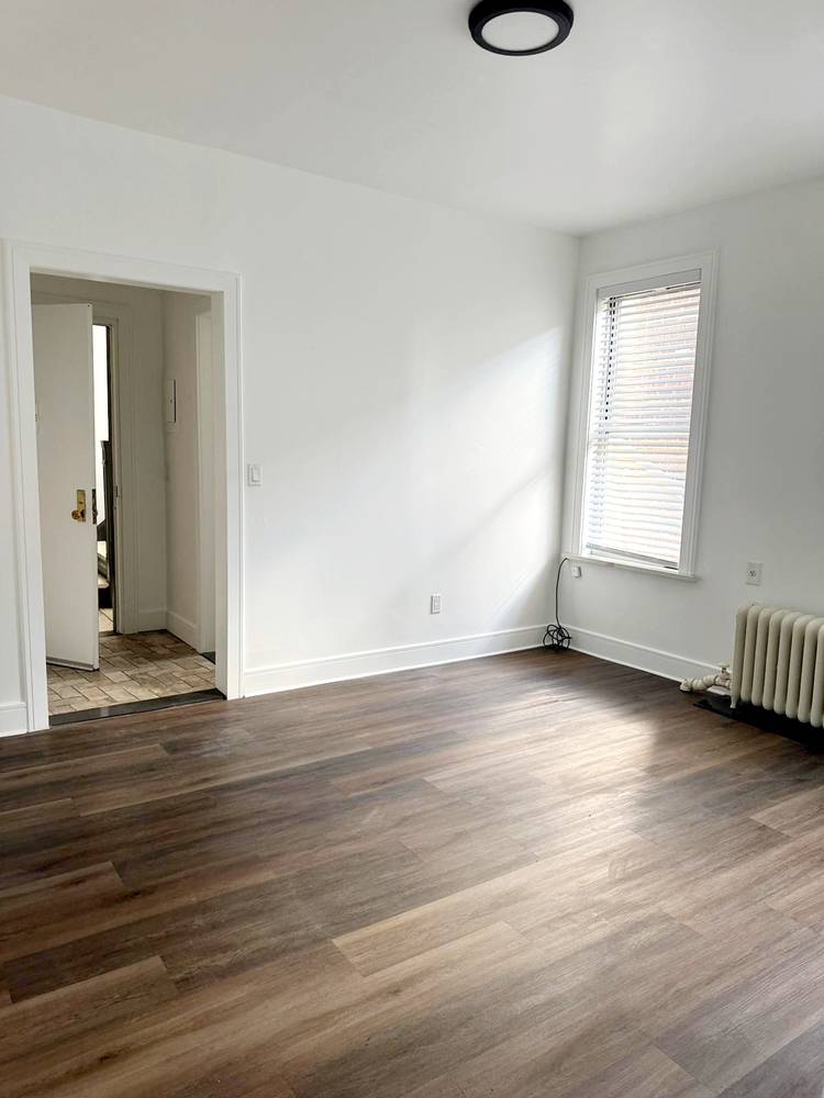 Beautiful 1 Bed | Sun Drenched | Prime Astoria | Pet Friendly