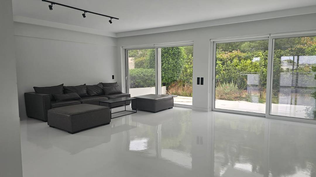 Lovely Contemporary 2-level luxury Maisonette in Vouliagmeni with jacuzzi