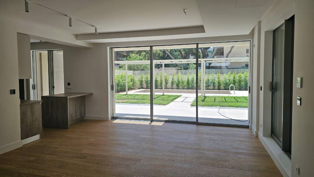 Luxurious Ground floor 276sqm Residence in Varkiza - Private Pool & Garden