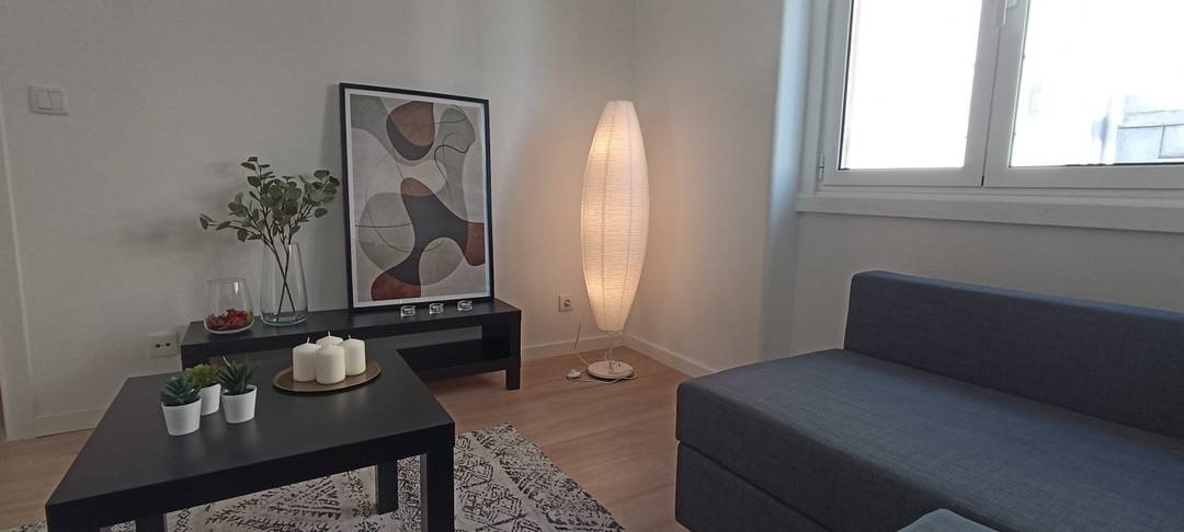 3-Bedroom Apartment in Benfica with shared parking space