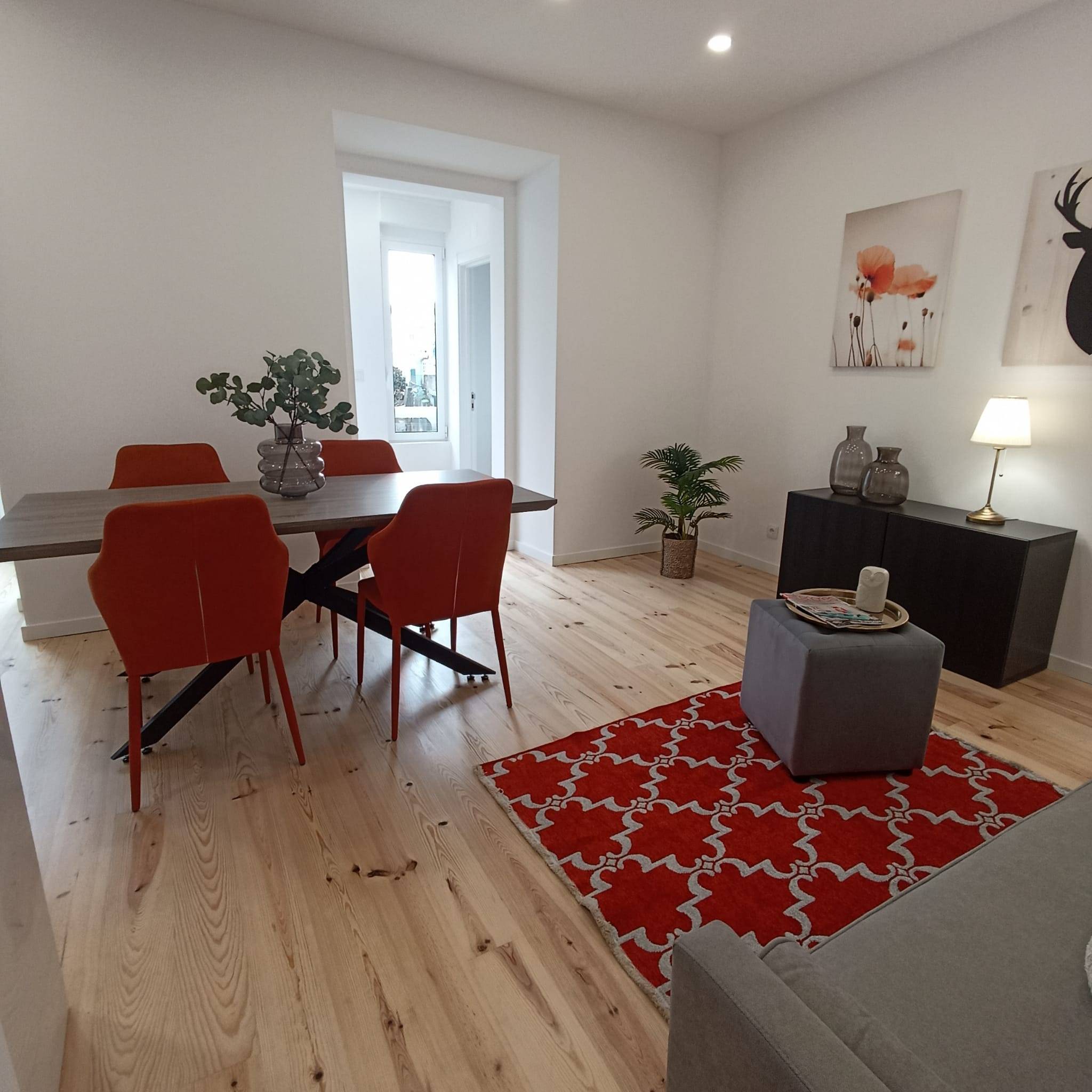 3-Bedroom Apartment with Private yard in Benfica