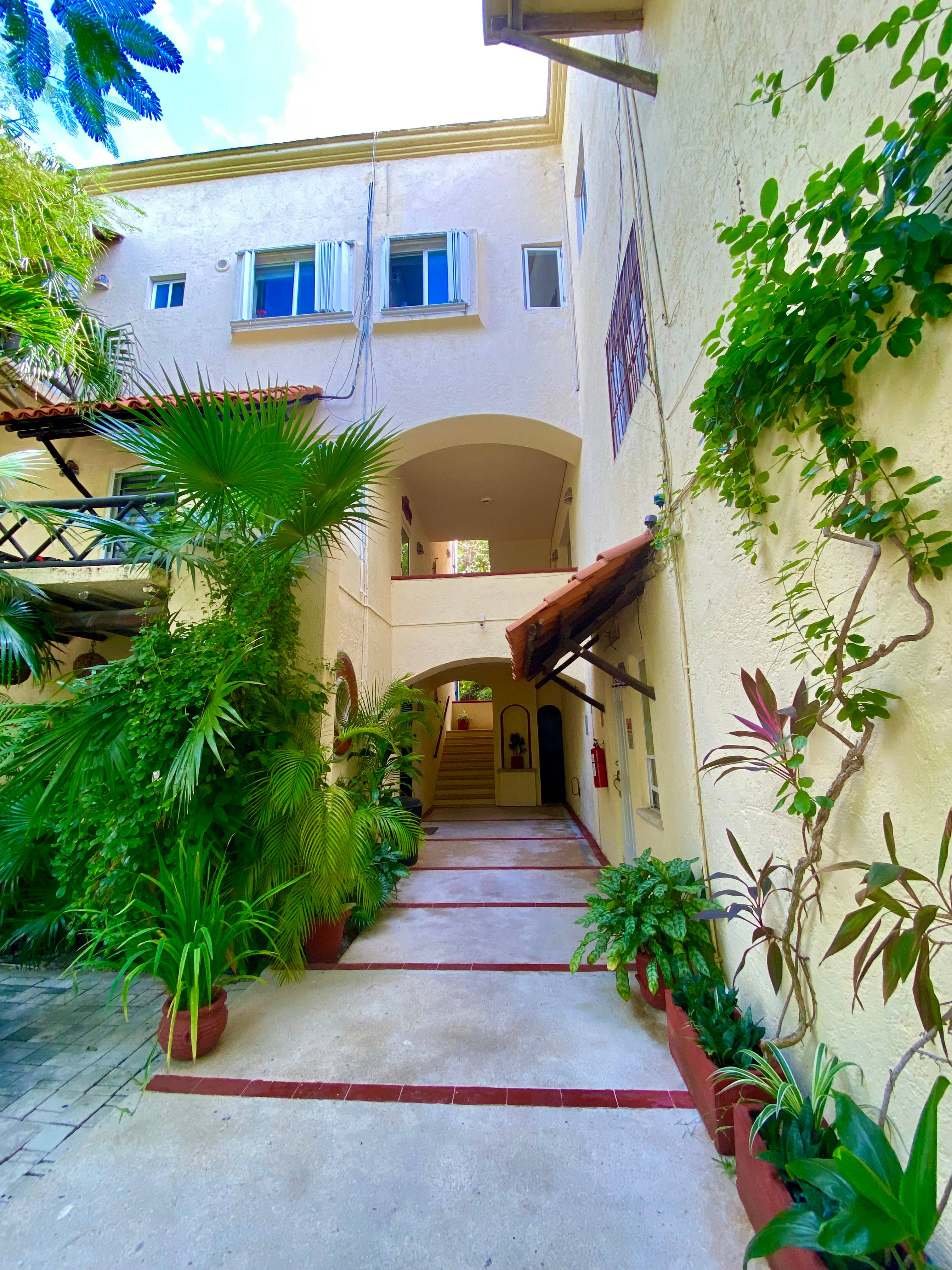 Authentic, Mexican condo only one block from the beach, downtown, PLAYA DEL CARMEN, Mexico