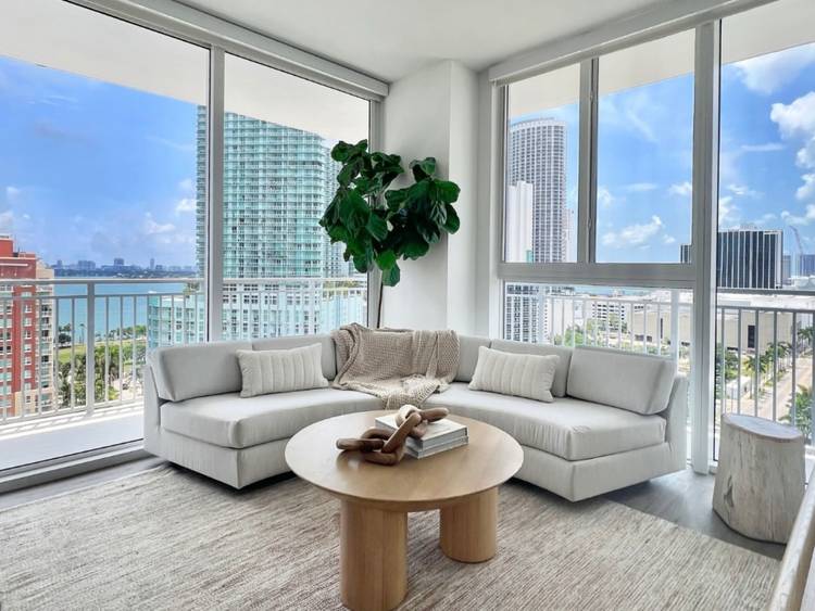 2 bed 2 bath in Miami, Florida | $3,555 | 939 sqft |