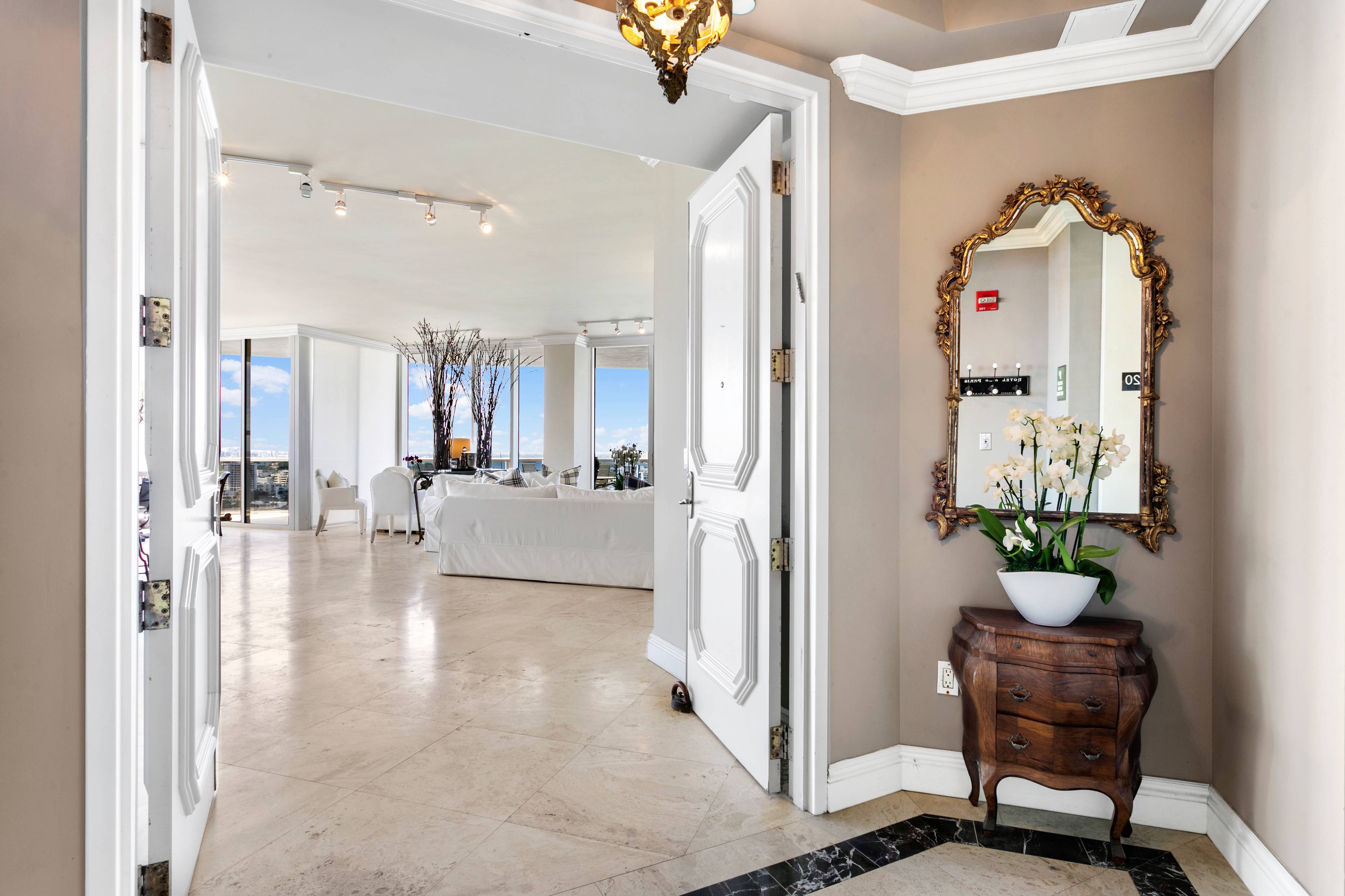 LUXURY & ELEGANCE ON THE BEACH IN BAL HARBOUR