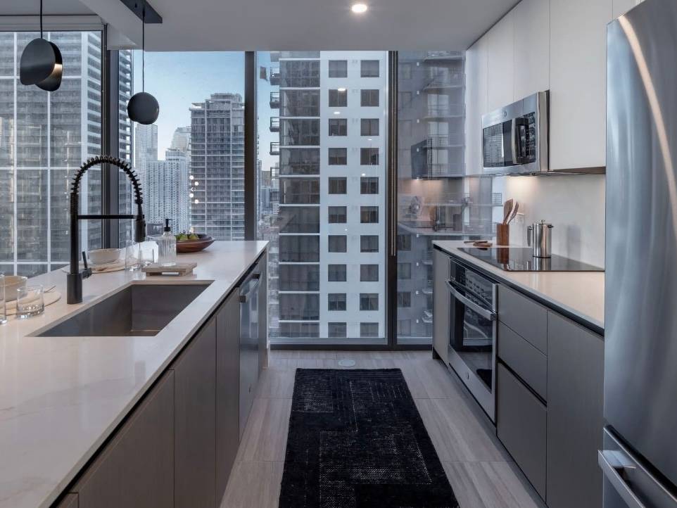 1 bed 1 bath | Downtown Miami | $3,100 | 846 sqft | 2 Months Free |