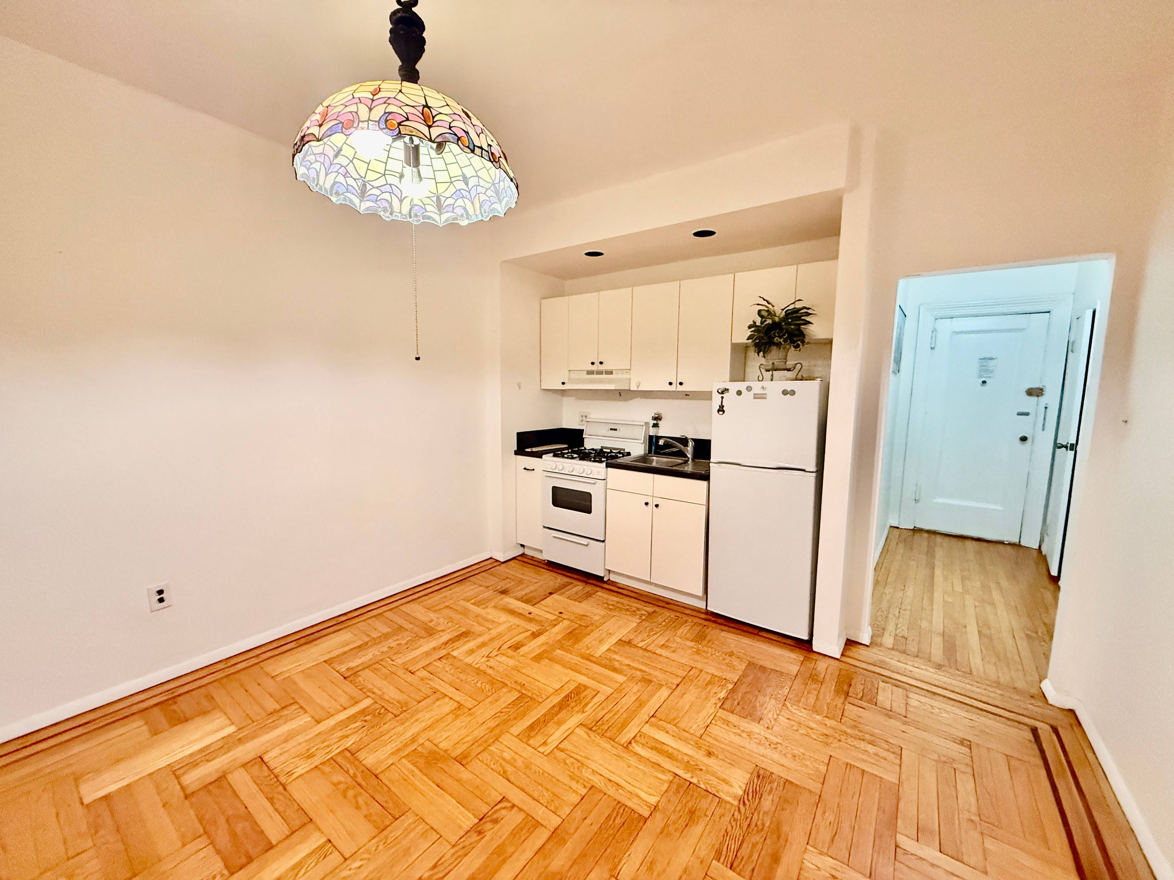 Large 1BR Apt in Lovely Bay Ridge