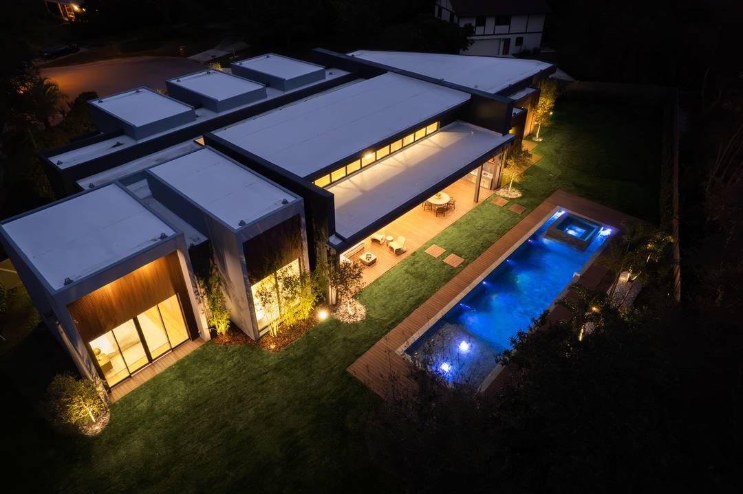 Elegant Orlando  Living in the Desirable Bayhill Community