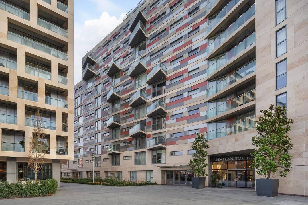 Luxury  Sophisticated One-Bedroom | Grosvenor Waterside SW1 | Large Bathroom | Miele Appliances | 24h Concierge | Gym | SPA | Jacuzzi | Water Featured Gardens  | Belgravia and Chelsea