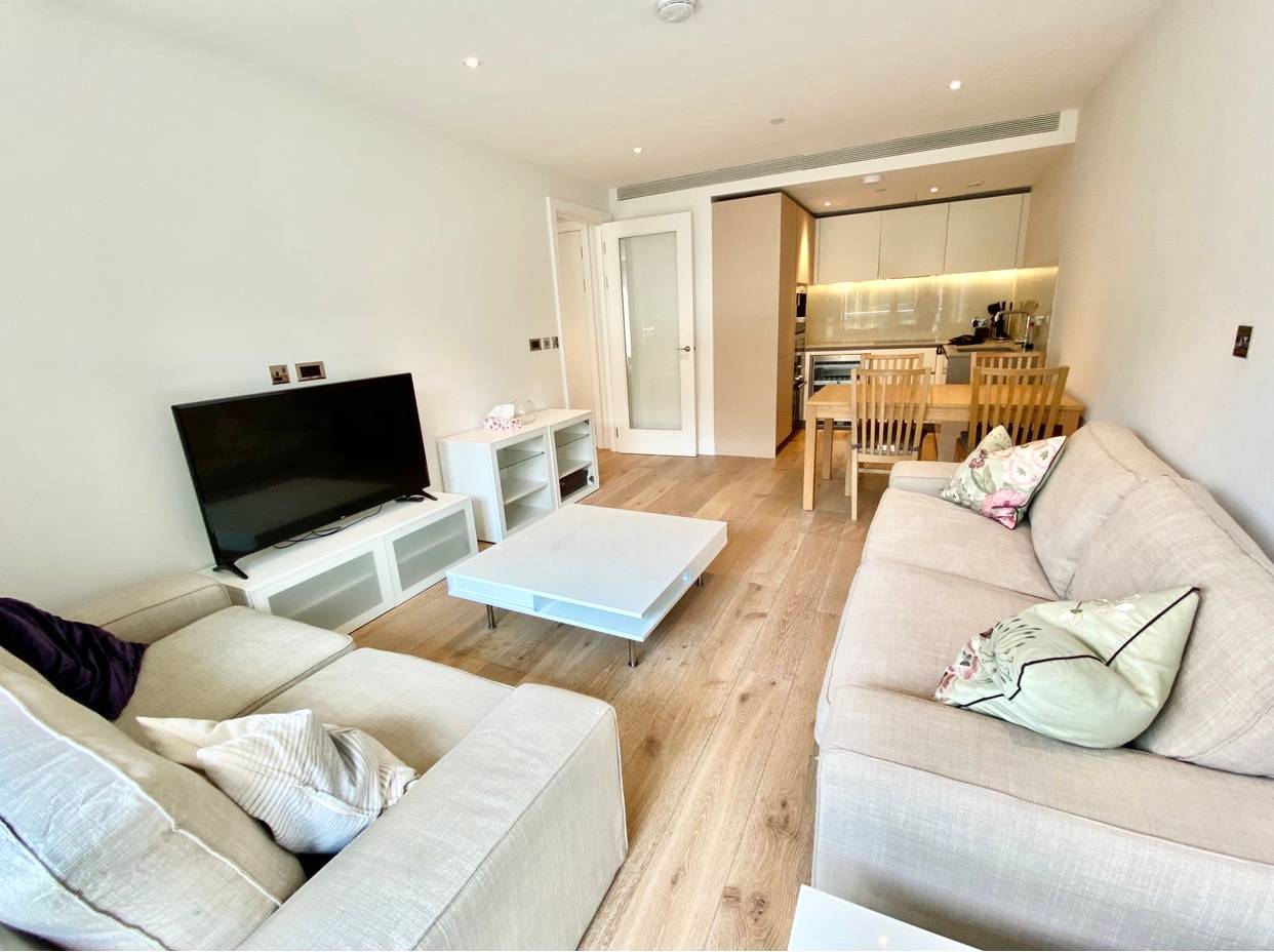 Modern 2 bed 2 bath apartment in Nine Elms, Battersea, Riverlight Quay