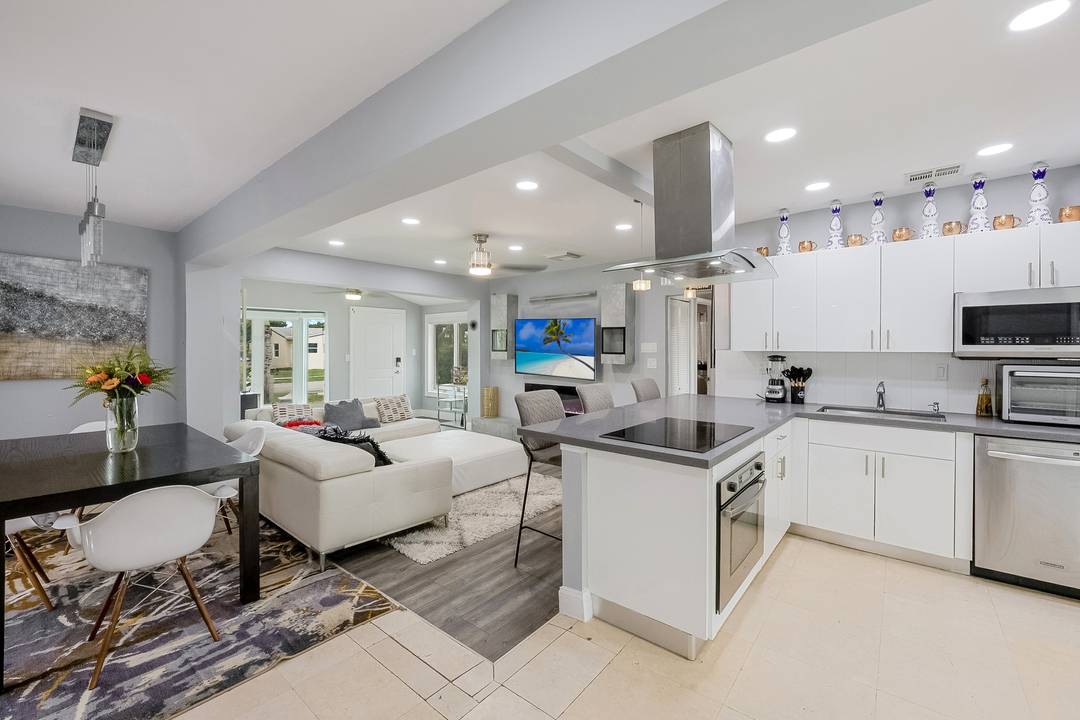 Brand New Listing in Hollywood, FL | 2 Bed | 2 Bath