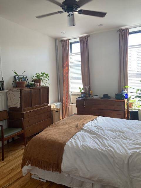 No FEE** 2 BED** WITH DECK $2300 * GAS/ELECINCLUDED