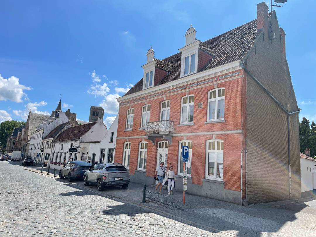 Magnificent townhouse in Damme