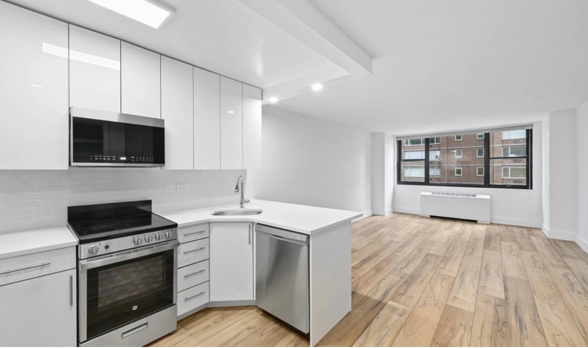 Renovated Luxury Studio Apartment Billionaires Row, Seconds away from Central Park