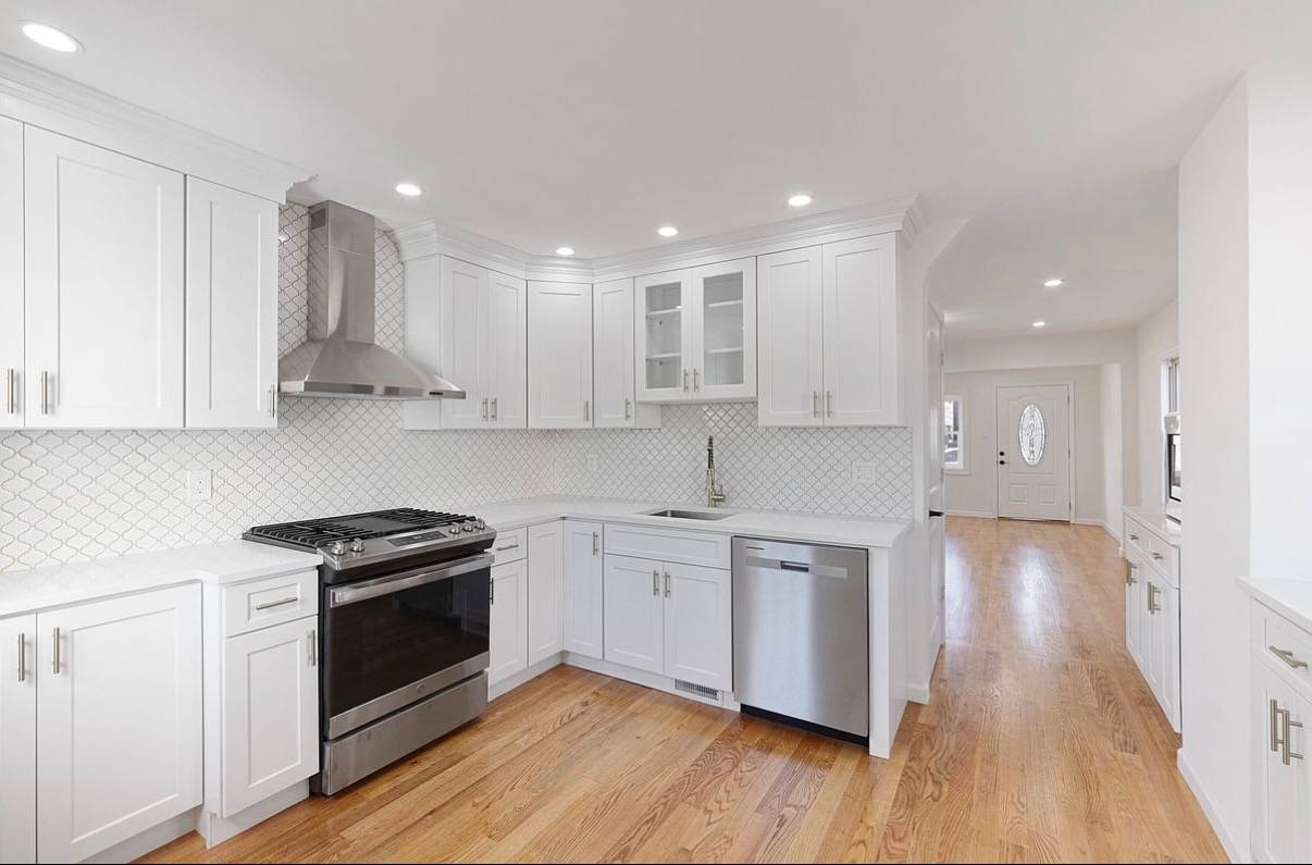 BEAUTIFULLY RESTORED TOWNHOME
