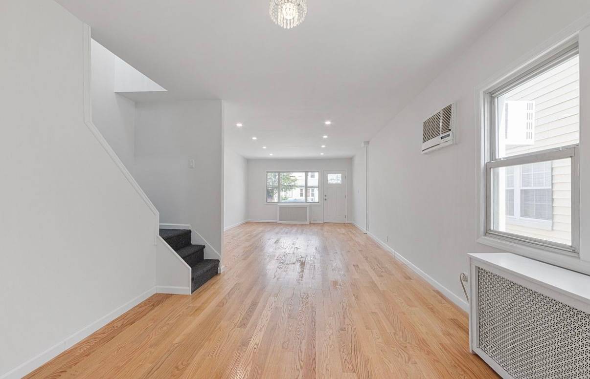 MINT CONDITION PRE WAR TOWNHOUSE