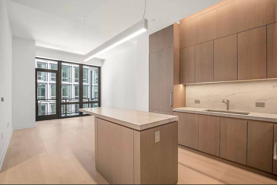 Luxury One bedroom with Washer/Dryer in West SOHO