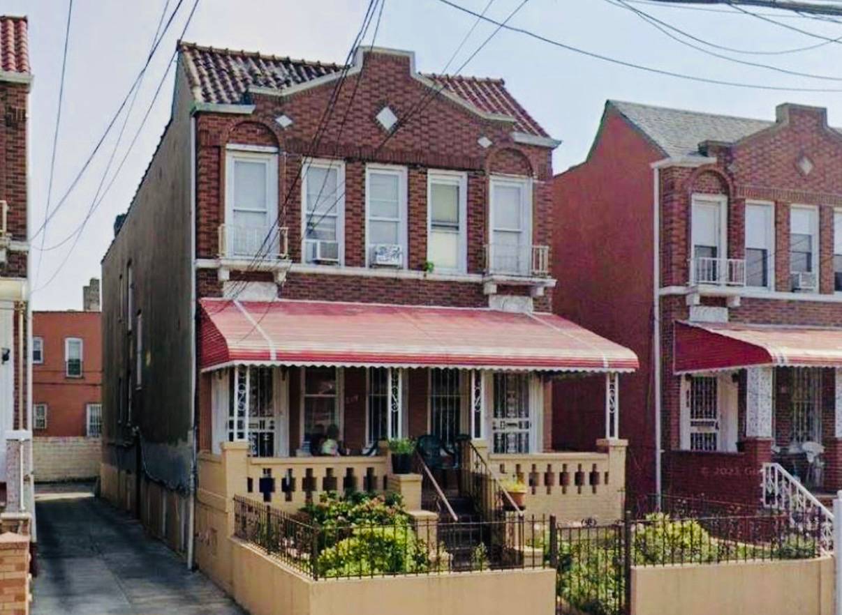 TOWNHOUSE IN THE HEART OF BROOKLYN