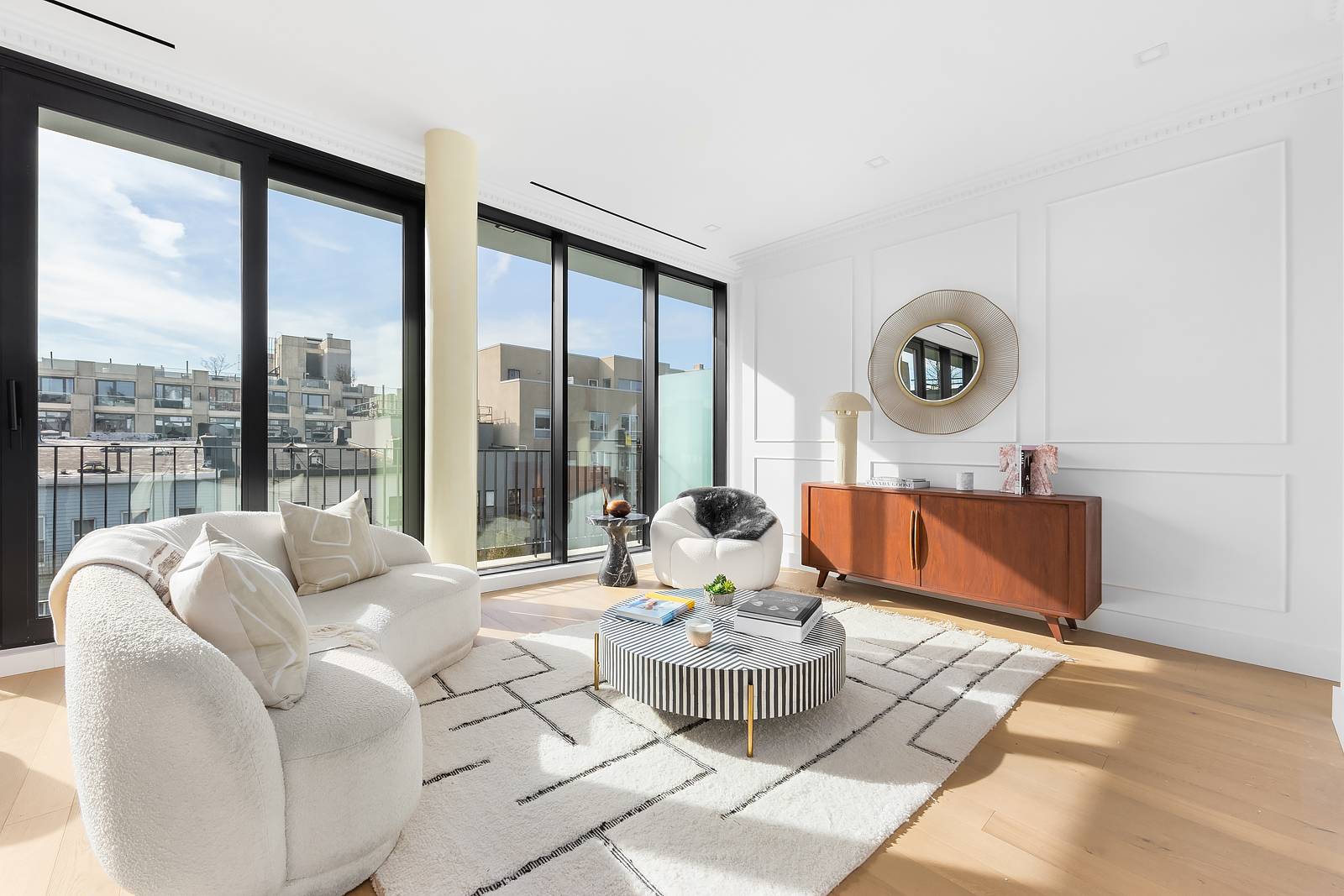 LUXURY 3 BED CONDO IN PRIME WILLIAMSBURG