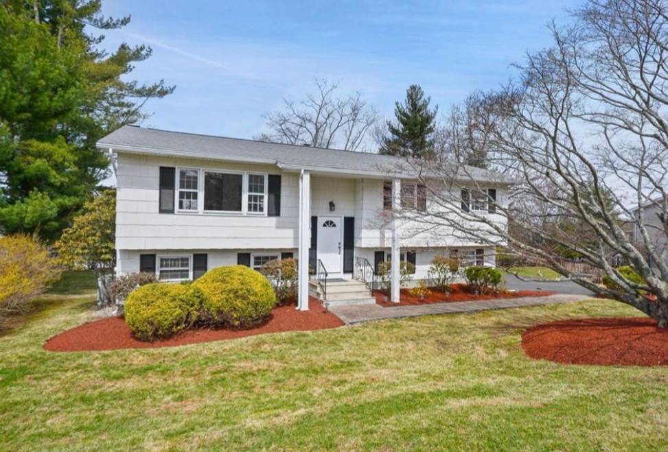 Beautiful Hi-Ranch In The Quiet Suburbs of Yorktown Heights