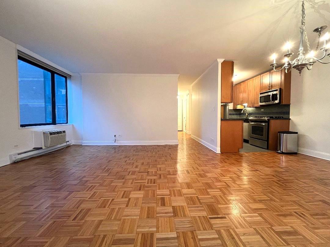 MASSIVE CORNER UNIT IN YORKVILLE