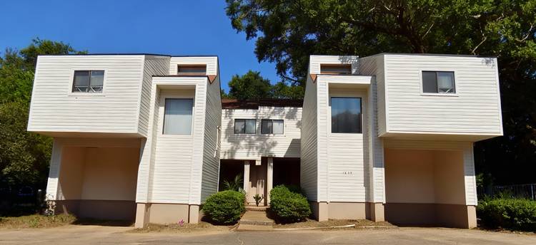 Tallahassee College Town Investment – 4 Fully Rented Apartments Generating Steady Income | Offered at just $525,000