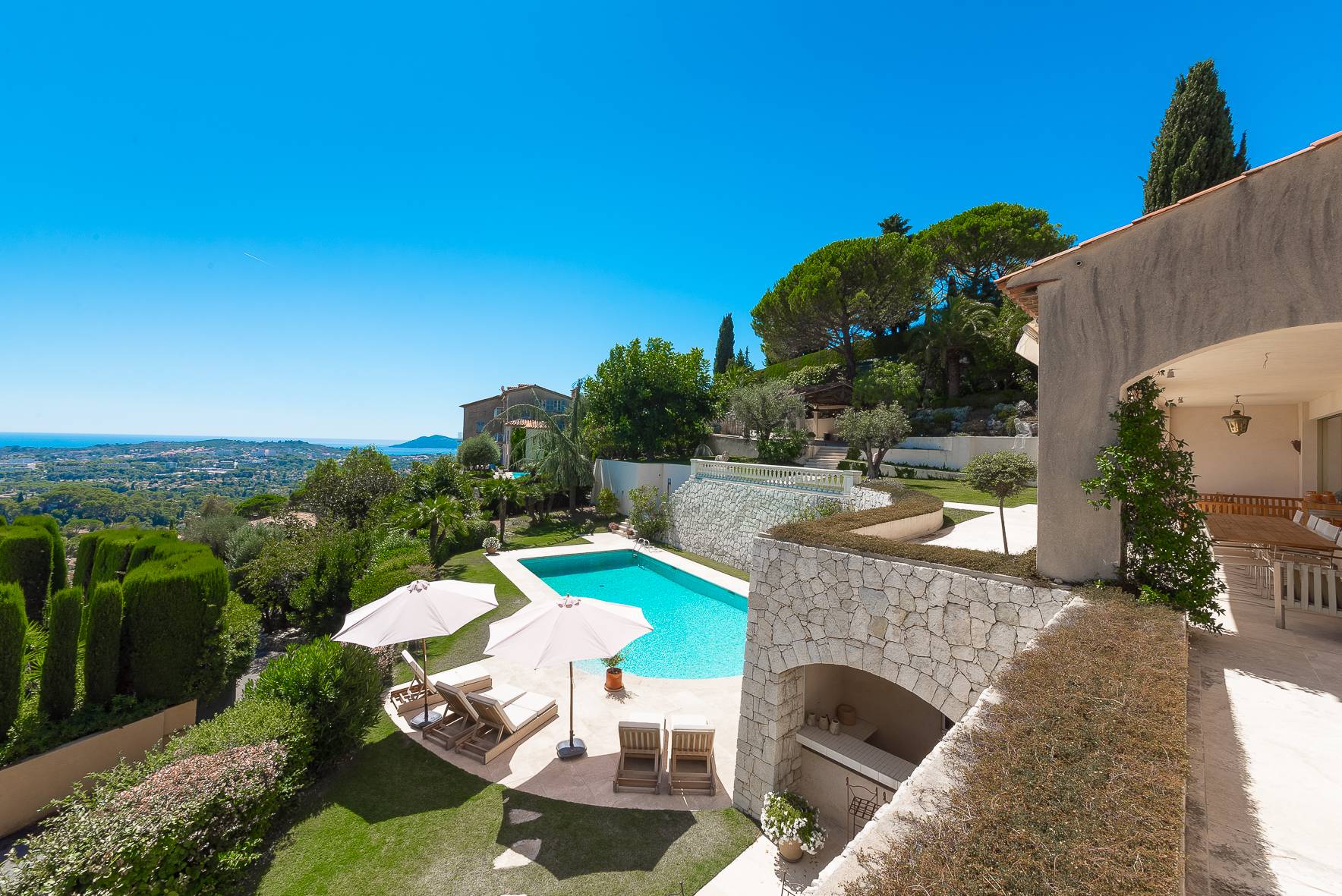 VILLA CECILIA IN MOUGINS, FRANCE