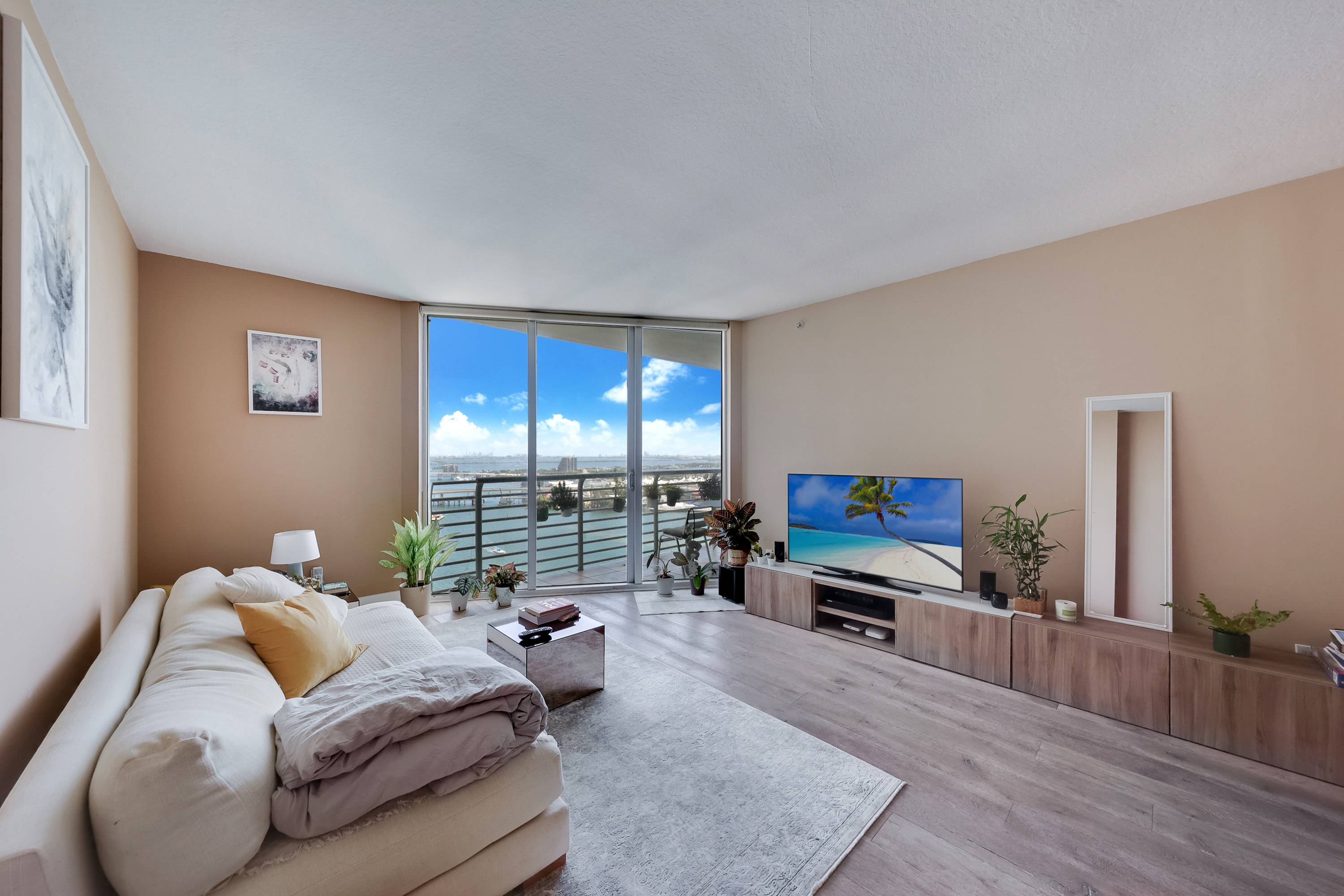 1 Bed | 1 Bath | Downtown Miami | Water View