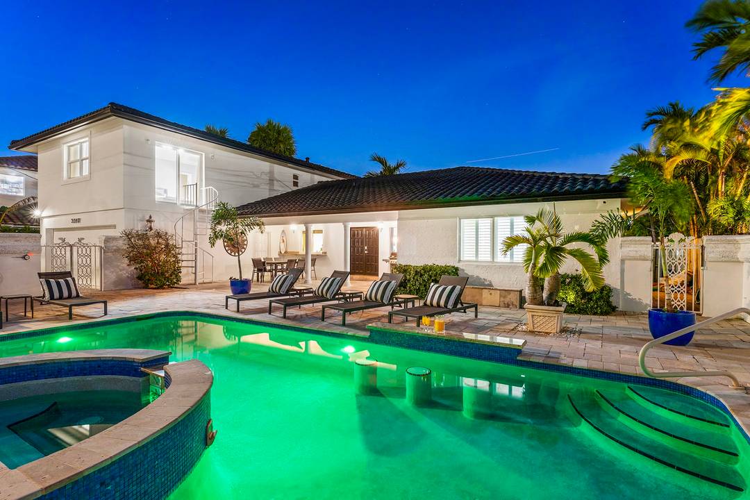 Daily Rental | Villa Lana | 5 Bedrooms | 4 Bathrooms | 2,946 SQFT of Luxury Living