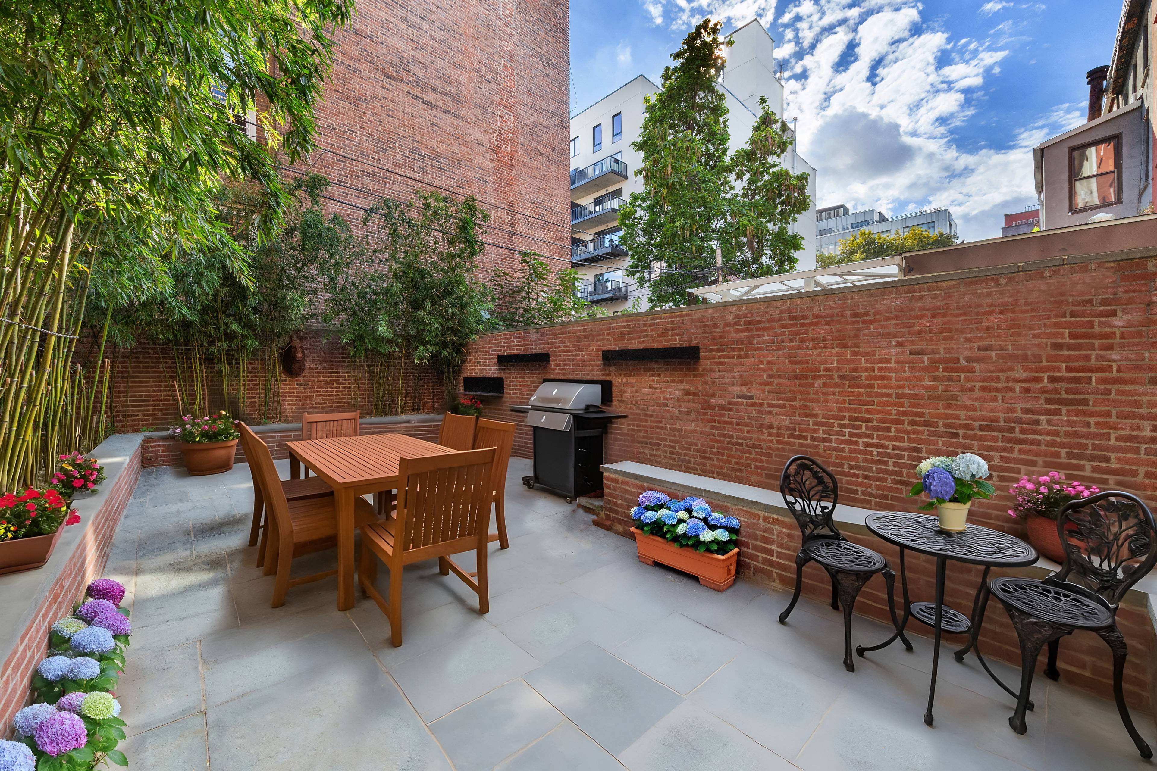 Brownstone Duplex 2BR x 2BA with a backyard