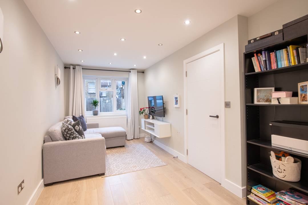 Stylish 2021-Built Mews Home with Garden Office in the Heart of Plumstead