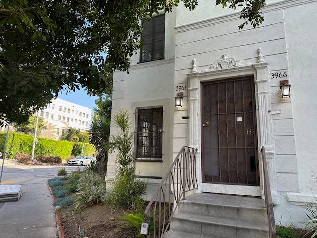 Fantastic Large 2 bedroom apartment - Hancock Park Adj